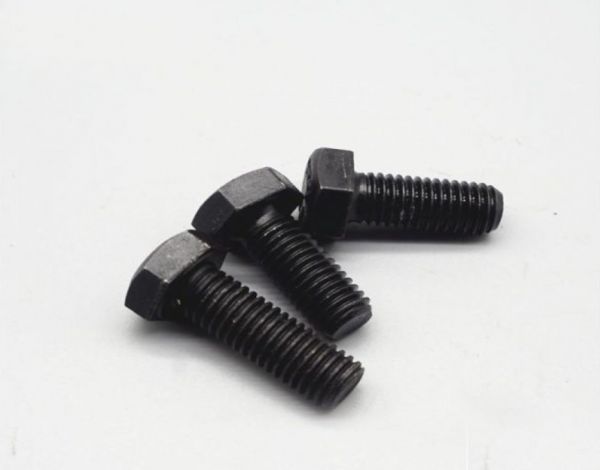 從扳手到工件：方頭螺栓以棱角為證，筑牢連接的根基